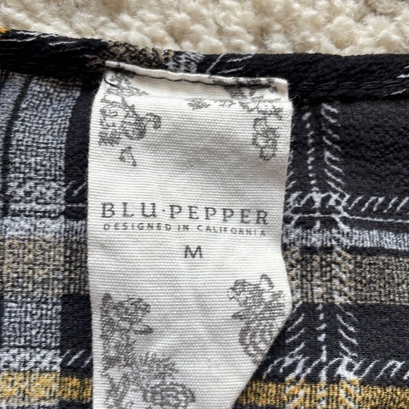 Blu Pepper Black Plaid Button Down Shirt with Tie Waist Size Medium EUC Autumn - Picture 4 of 10